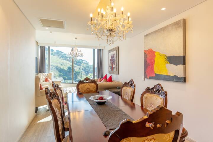 Opulent 2 Bed 2 Bath De Waterkant Apartment gallery image 5