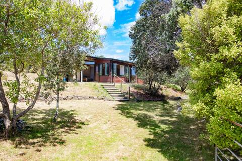 Whangapoua Family Bach - 100m from the beach!
