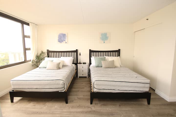 Ontspannende tijd in een gezellige slaapkamer met twee volledige bedden