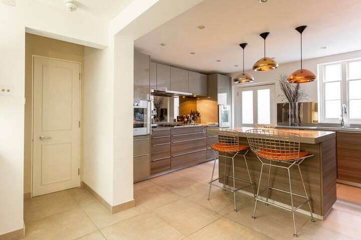 Stunning Townhouse near Buckingham Palace gallery image 4