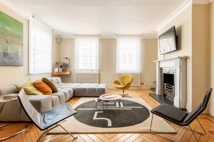 Stunning Townhouse near Buckingham Palace gallery image 2