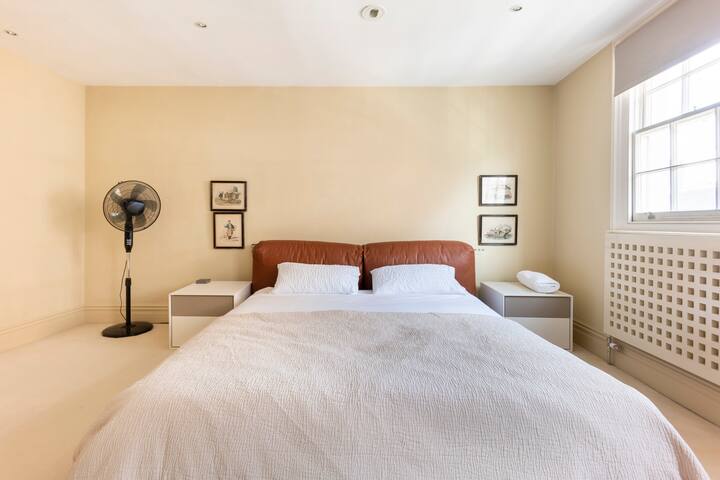 Stunning Townhouse near Buckingham Palace gallery image 3