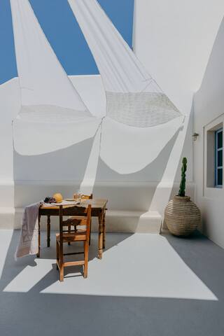 The Blue Door Oia villa by Spitia gallery image 5