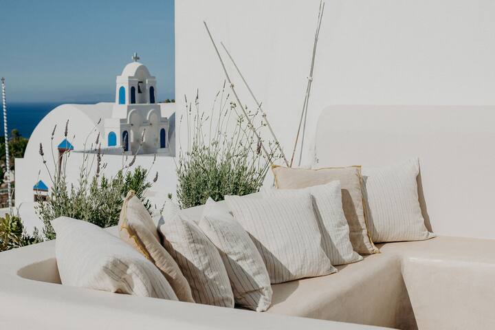 The Blue Door Oia villa by Spitia gallery image 2