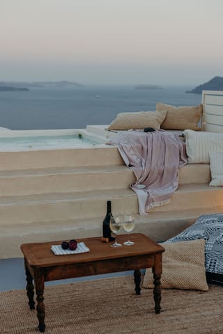 The Blue Door Oia villa by Spitia