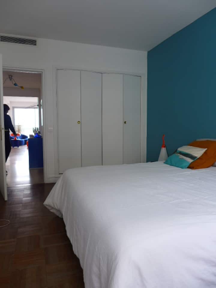 חדר שינה " Bleue"
מיטה 180X200 ס"מ וארונות 
