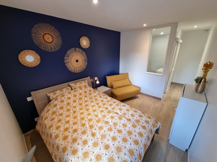 The Nantes lake and mountain Jacuzzi Vacation homes for Rent in SaintOffenge, Auvergne