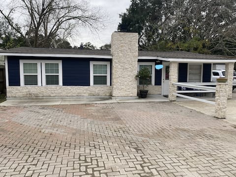 Kemah-Private 3-Bedroom Home
