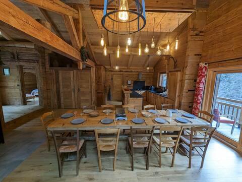 Cozy & Authentic Lodge: Ski Chalet, Sleeps 12