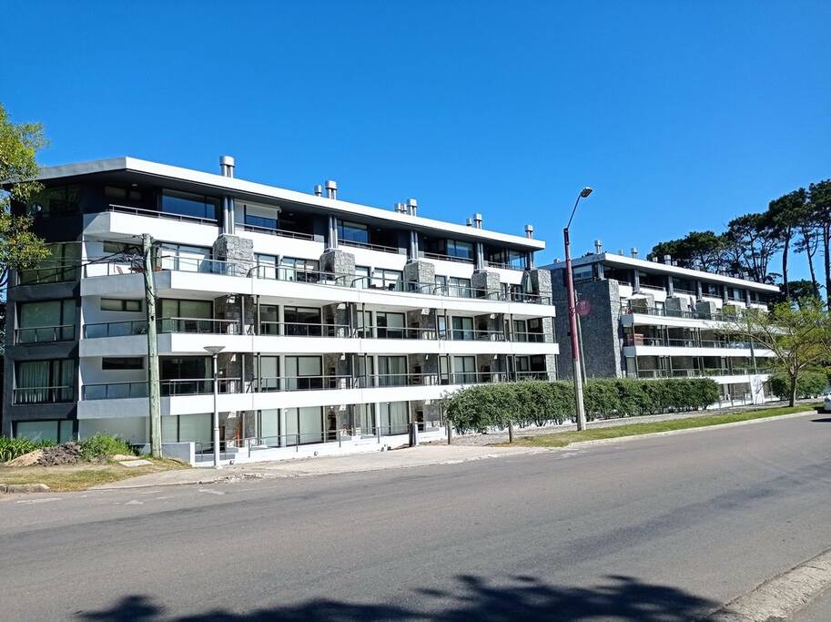 Apartamento en complejo residencial c/parrillero