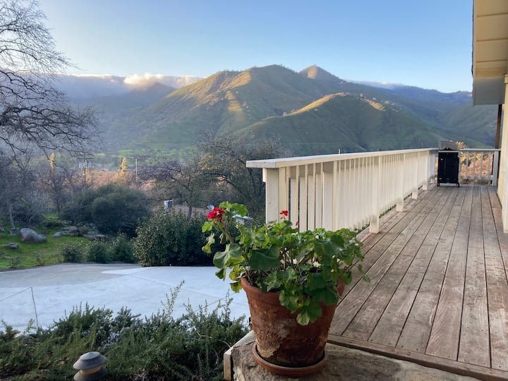 View home near Sequoia Nat'l Park and EV charger