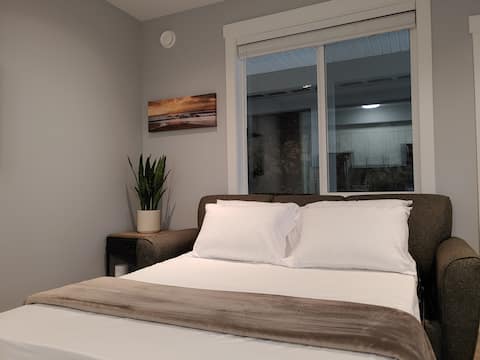 Popular Airbnb listing: Beautiful 2BR Winter Getaway in Hammond Bay Area! in North Slope