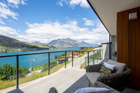 4 BDR Home, Captivating Lake views, BBQ, A/C