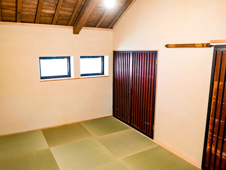 ・【GOYADO：2階和室】 和寝具のセットを5セット準備しています


