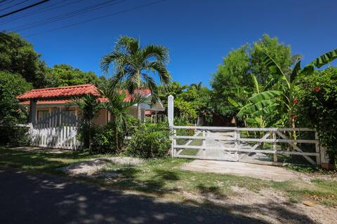 House with Pool, Wi-fi, Parilla, A/C