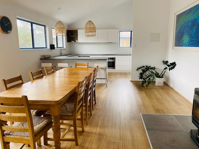 Luxury Beachside Apartment, Recently Renovated