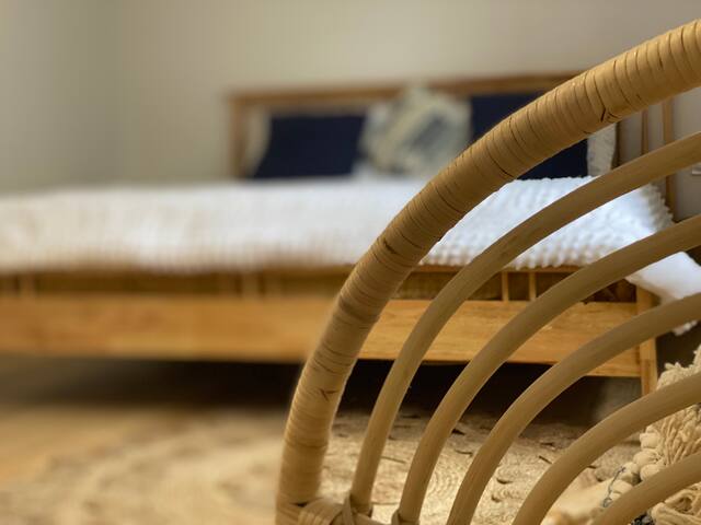 Luxury Beachside Apartment, Recently Renovated gallery image 5