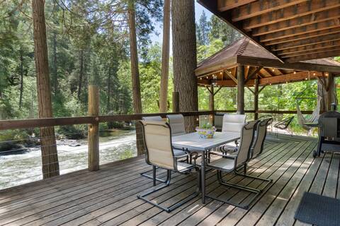 Cozy River Cabin/HOT TUB/Escape from the Bay