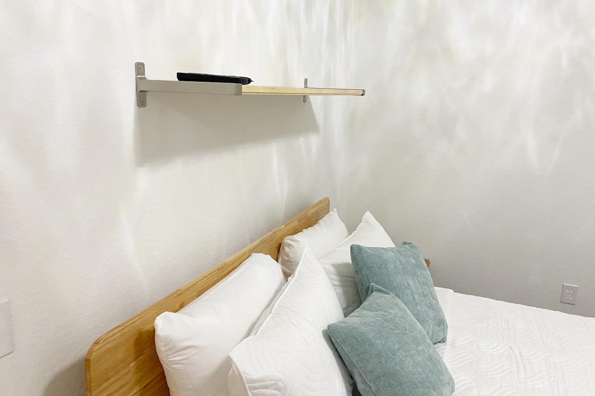 Spavaća soba 2 - bračni krevet (širine 150-179 cm) - s TV-om od 80 cm