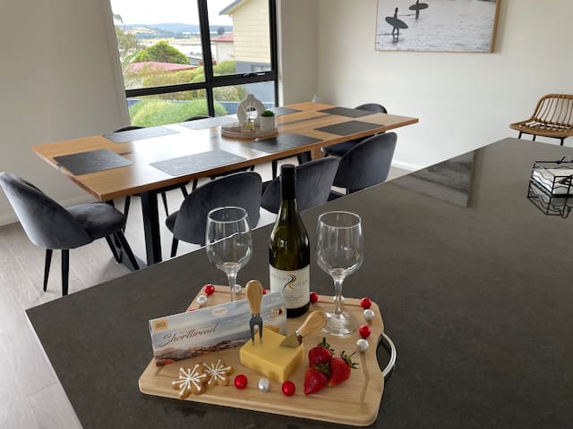 Als Abode – new spacious house with Wifi St Helens gallery image 2