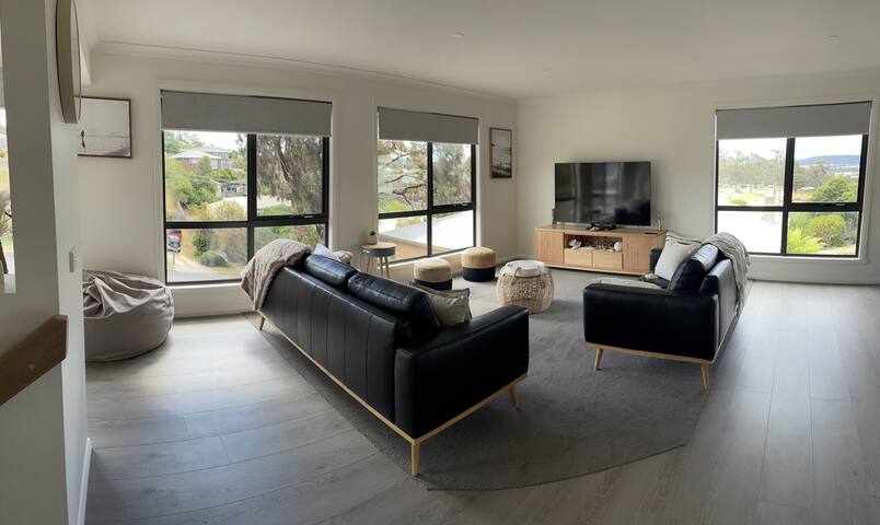 Als Abode – new spacious house with Wifi St Helens gallery image 4