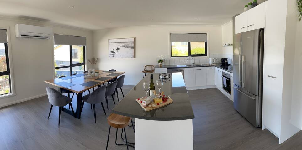 Als Abode – new spacious house with Wifi St Helens gallery image 3