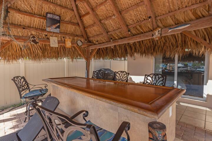 Spacious Luxury Water Front, Pool & Jacuzzi, 5br gallery image 4