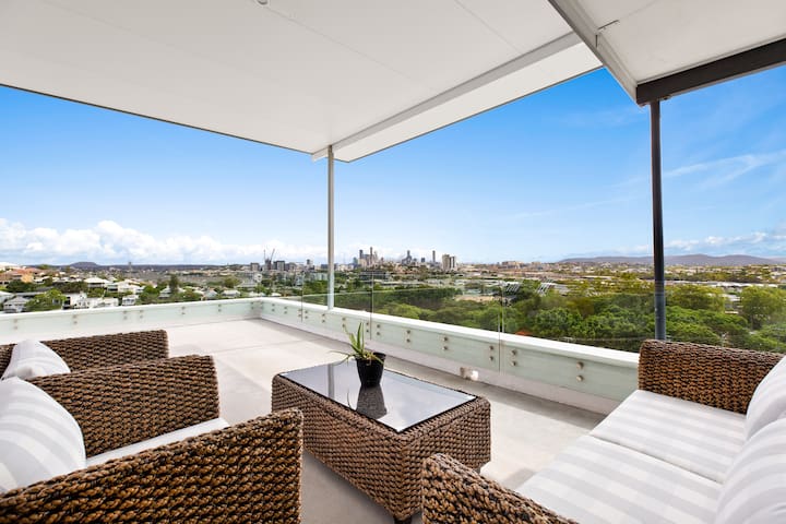 Penthouse Apartment With River & City Views