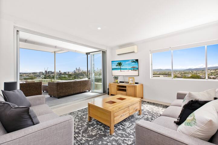 Penthouse Apartment With River & City Views gallery image 5