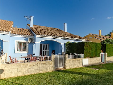 Magnificent house  on the coast with pool and parking