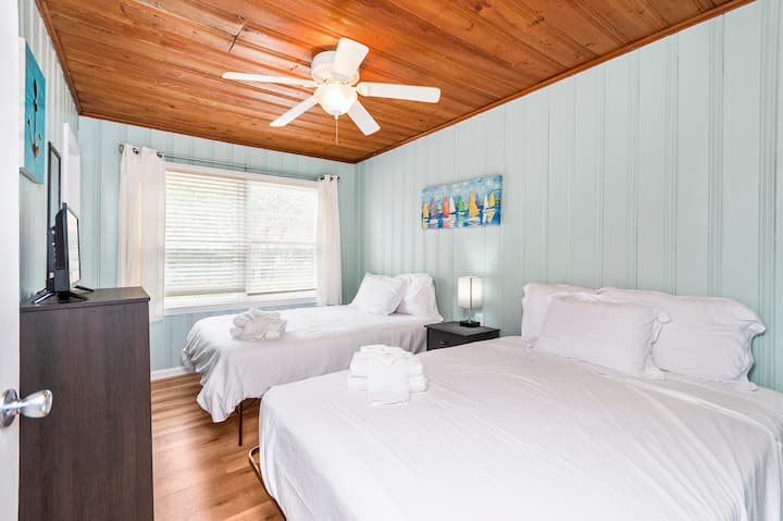 Anchors Down Bedroom (Two Fulls)