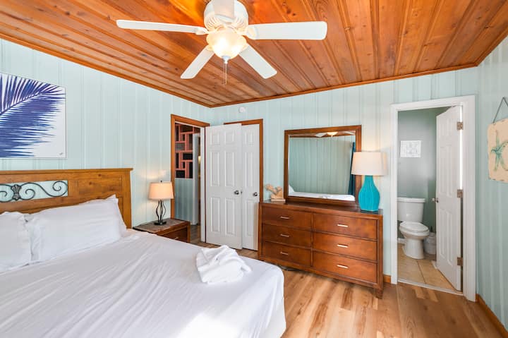 Anchors Down Second Bedroom (King)