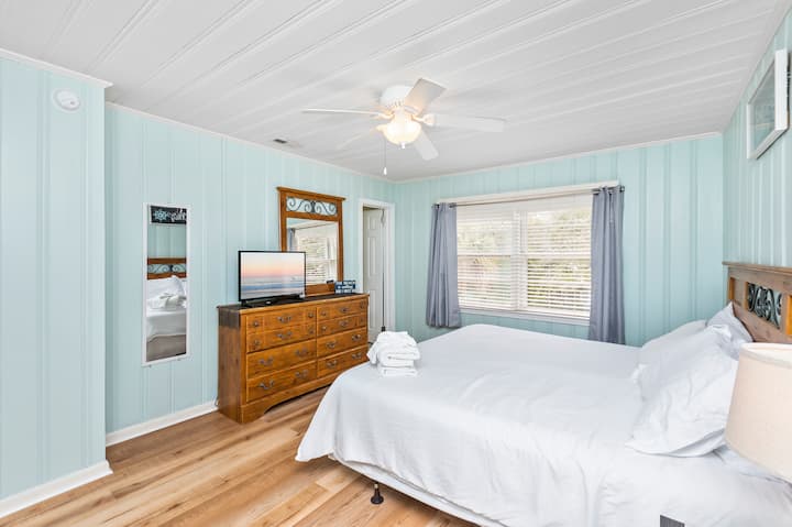 Anchors Up Bedroom #3 (Connects to Jack and Jill Bathroom)