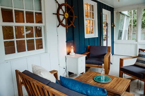 Le Capitaine_ within 30 minutes of Montreal