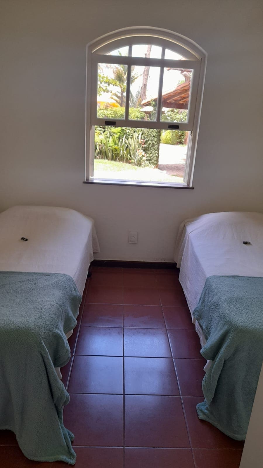 Quarto 3 - 2 solteiro საწოლი (ერთად formam uma king bed)  c/teto გულშემატკივართა - თერმული სართული.