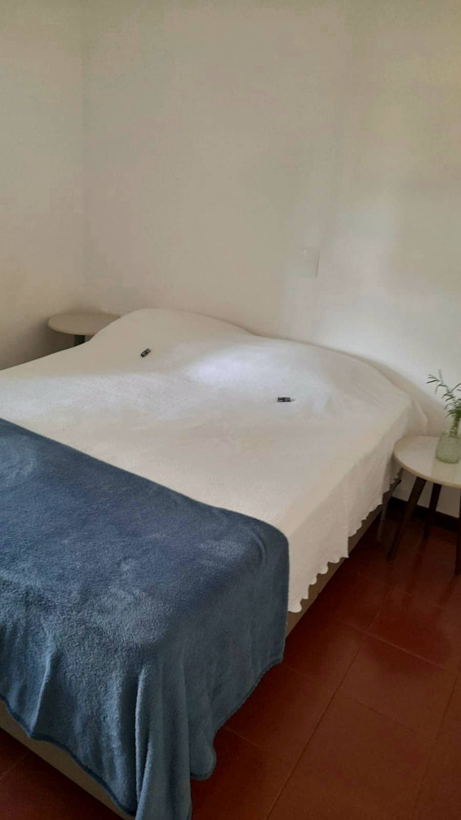 Საძინებელი 2 - ლუქსი ჭერის ვენტილატორით, პირველ სართულზე (კიბეზე ასვლა არ არის საჭირო)