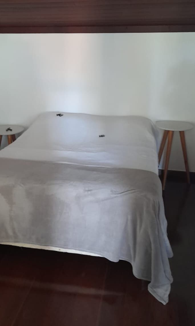 Საძინებელი 5 - ჩვეულებრივი ორადგილიანი საწოლი თავისუფალი ლეიბით კონდიციონერით - ზედა სართული.