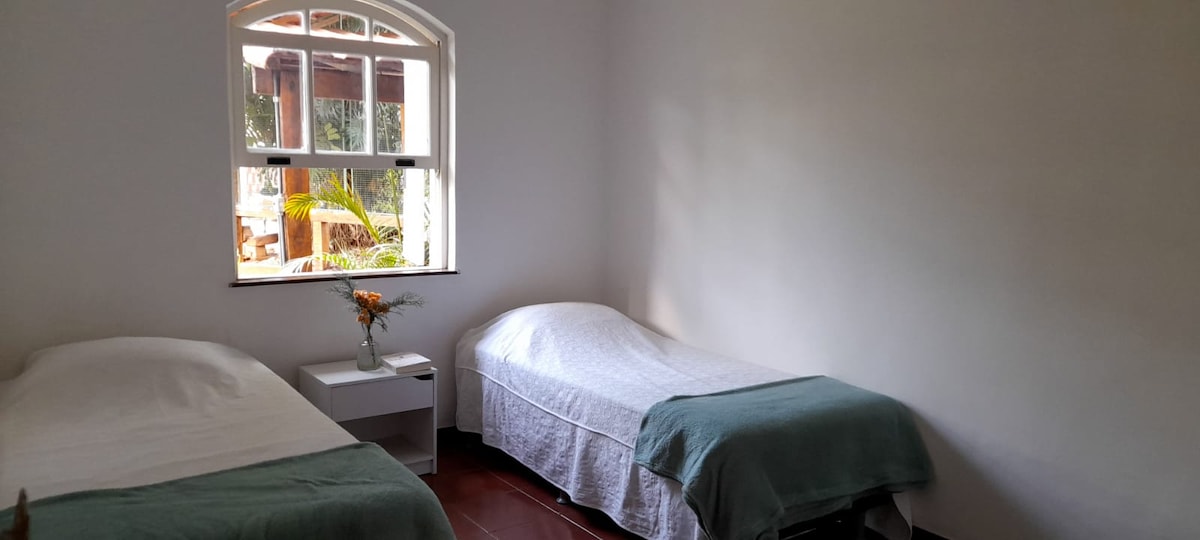 Quarto 4 - 2 solteiro საწოლი (შეუძლია აქციოს მეფე საწოლი) და სუპერ ძლიერი საწოლი w/teto გულშემატკივართა - თერმული სართული