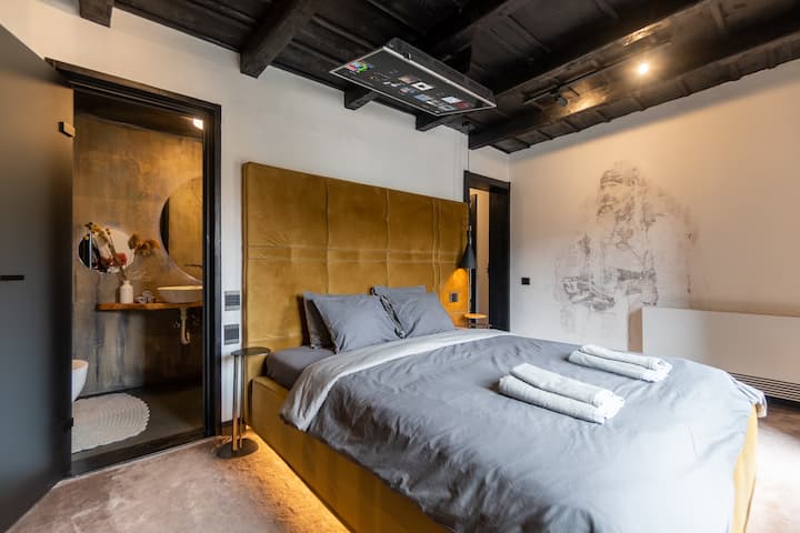 Mysig och elegant tillflyktsort med en lyxig touch – perfekt för en romantisk semester!


Mysig och elegant tillflyktsort med Luxury Accent – perfekt för en romantisk helg!