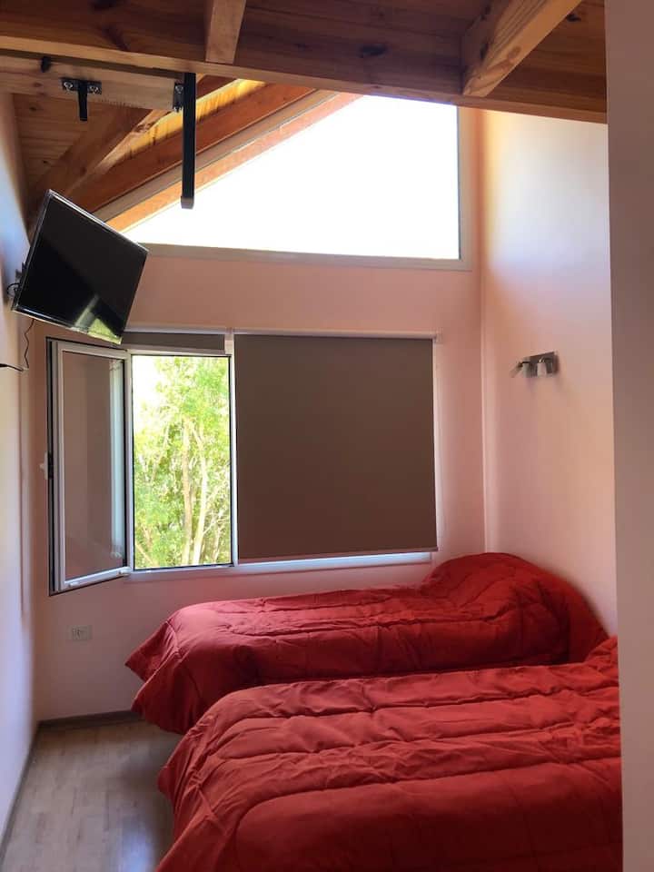 Ces deux lits peuvent être combinés avec un adaptateur dans un lit double s'ils préviennent lors de la réservation