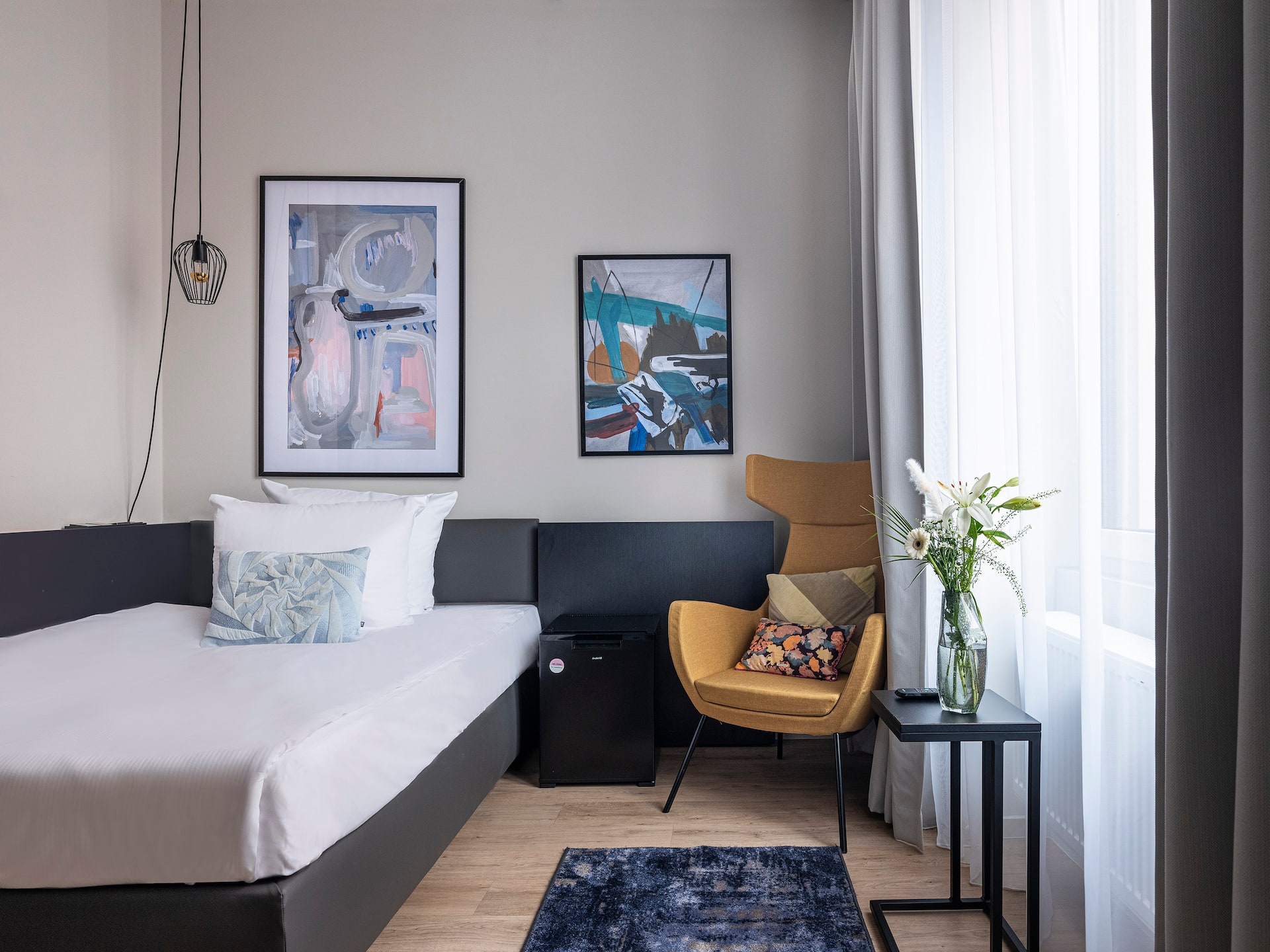 Numa | Medium Room w/ Single Bed & Stairs Access
