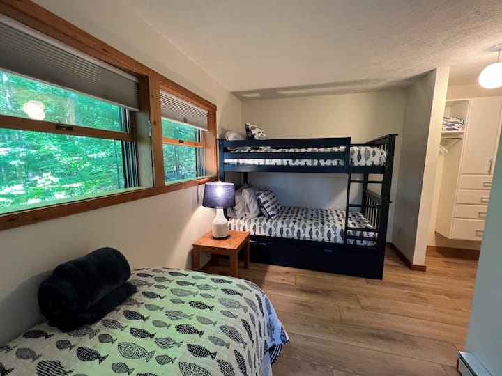 Chambre 3 : niveau inférieur, lits jumeaux et lits jumeaux.