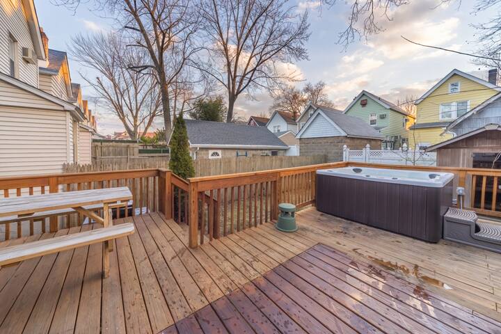 Entire House in Forest Hills gallery image 2