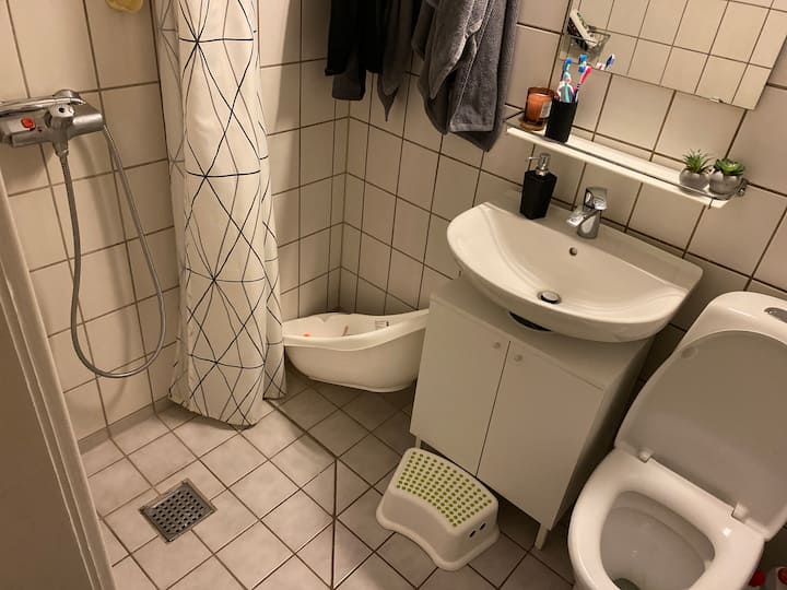 Skøn 2. Sals Lejlighed I Esbjerg. - Esbjerg