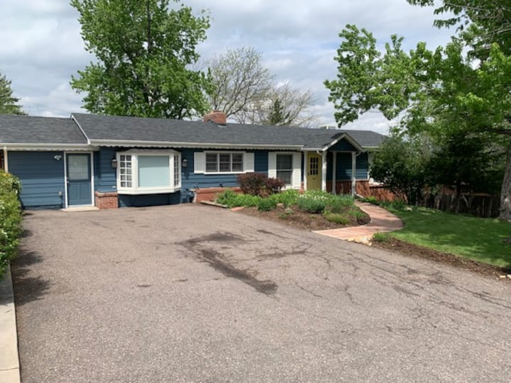 Charming Colorado Cottage in the Foothills. Houses for Rent in Wheat