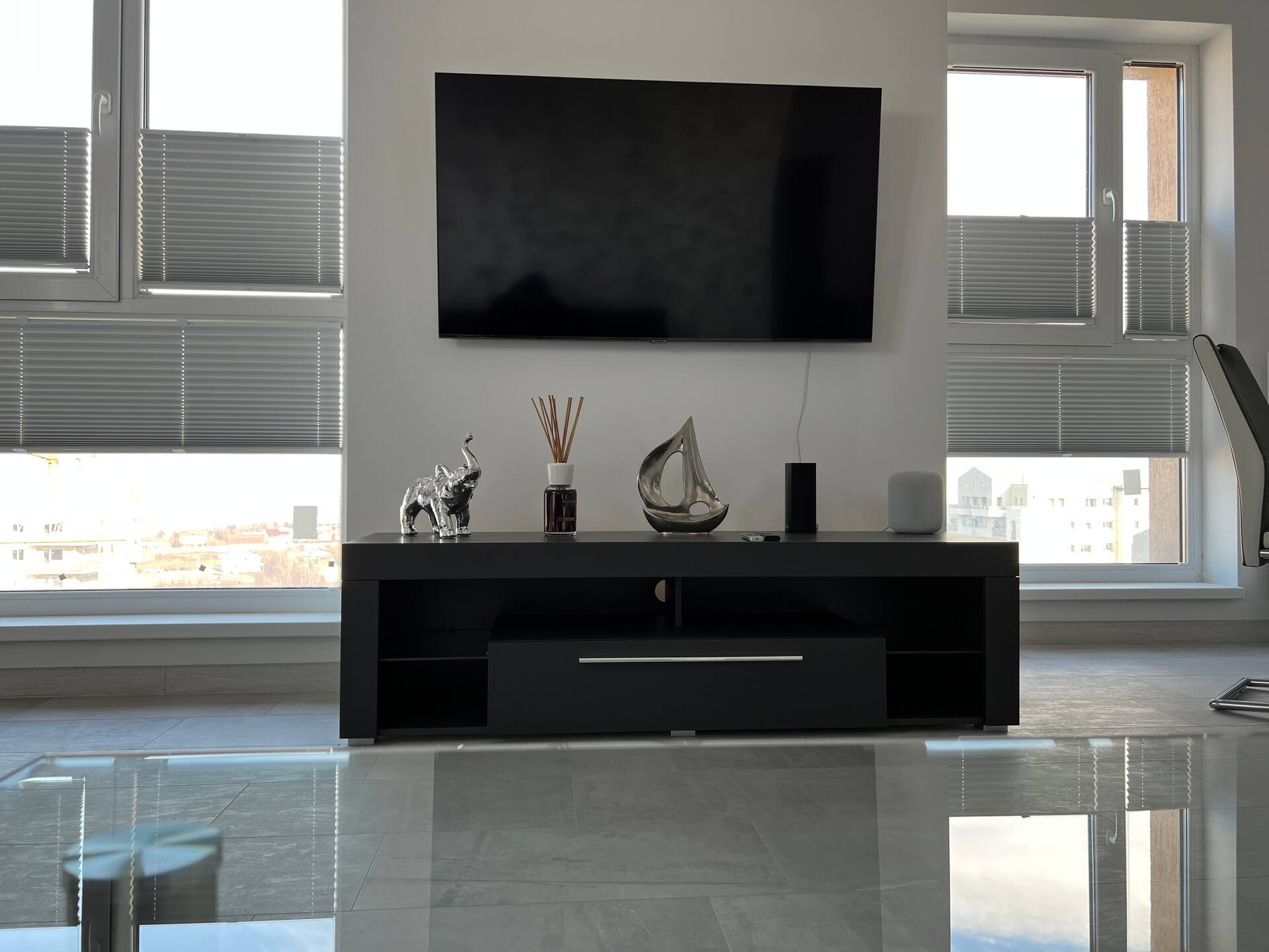 Stunning 2-Room Penthouse with Lakeview W11 — photo 3
