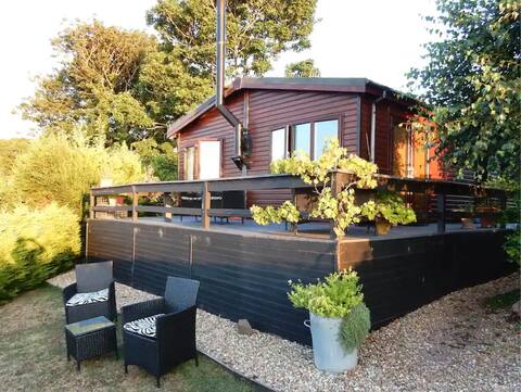 Clifftop Lodge | Sea Views | Coastal location