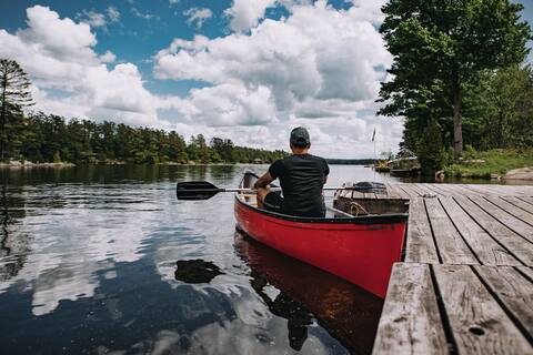 Vintage Lakeside Retreat with Starlink & Hot tub