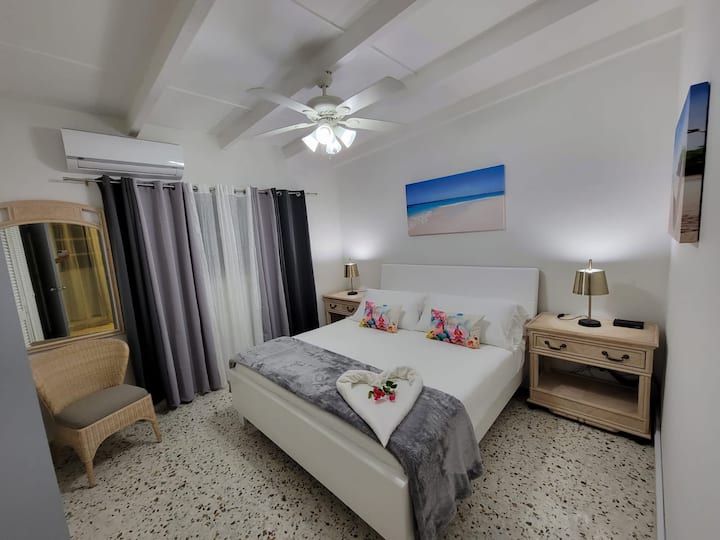 Спалня 2 със суперголямо двойно легло