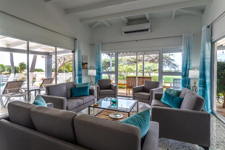 Всекидневна с достъп до тераса